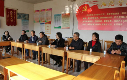 抖圈信息到历城区柳埠街道办长岭村开展联合党建和爱心捐赠活动